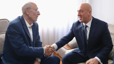 Photo of “Presim lirimin e të gjithëve”, Haradinaj viziton Fazliun pas kthimit nga Haga