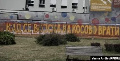 Photo of Mësuesi nga Nishi ndëshkohet pasi mbulon grafitin “Kur ushtria të kthehet në Kosovë”