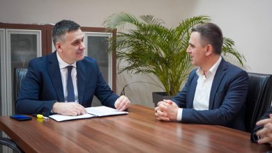 Photo of Hoxha dhe Kasami diskutojnë projektet infrastrukturore në Tetovë