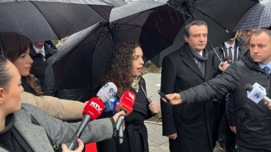 Photo of Presidentja Vjosa Osmani uron 18-vjetorin e Pavarësisë: Sakrifica ka qenë shekullore, mirënjohje për të gjithë ata që dhanë jetën për shtetin e pavarur të Kosovës!