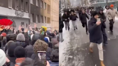Photo of Njerëzit vërshojnë rrugët e Vjenës, influenceri austriak hedh para nga ballkoni