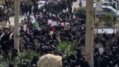 Photo of “Vdekje diktatorit”: Studentët iranianë protestojnë për ditën e tretë rresht