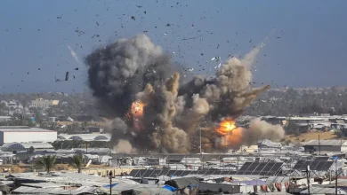 Photo of Izraeli vijon bombardimet në Rripin e Gazës, 18-të vrarë