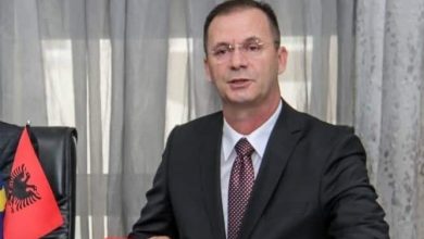Photo of Ismet Sylejmani: Udhëheqësi Ali Ahmeti ka të drejtë përballë kryeministrit Albin Kurti për gjuhën shqipe në Maqedoni të Veriut