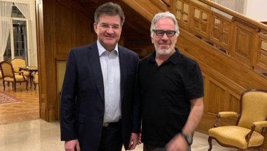 Photo of Universiteti i Malit të Zi do t’ia heqë titullin e nderit Lajçakut pas aferës Epstein