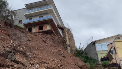Photo of Rrëshqitje masive dherash në Peqin, rrezikohen tre banesa