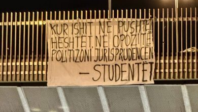 Photo of Studentët në Shkup me pankarta kundër politizimit: “Mos e përdorni kauzën tonë”