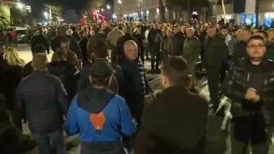 Photo of Nis me tensione protesta e opozitës përpara Kryeministrisë, shpërthejnë molotovët