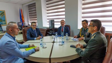 Photo of Zëvendësministri Admir Shabani pret në takim Atasheun Ushtarak të Republikës së Turqisë në Republikën e Maqedonisë së Veriut, Kolonel Recai Yılmaz