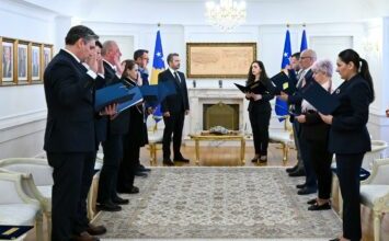 Photo of Ende nuk është marrë vendim nga Gjykata Kushtetuese për anëtarët e KQZ-së, sot, 9 prej tyre u betuan para Presidentes