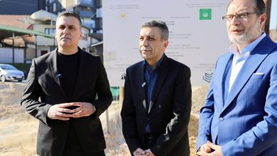 Photo of Mexhiti dhe Hoxha në terren: Dizhoni po transformohet nga themeli