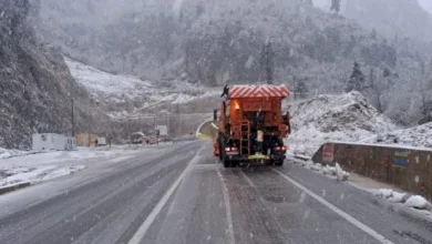 Photo of Reshjet e borës në Gjirokastër, borëpastrueset ndërhyjnë në rrugët kombëtare