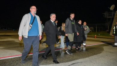 Photo of Grupi i parë i shtetasve të Maqedonisë së Veriut të evakuuar nga Izraeli arrin në Shkup me avion qeveritar