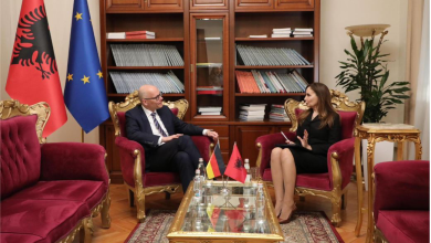 Photo of “Shqipëria në udhëkryq”- Tabaku takohet deputetin e Bundestagut gjerman, Peter Beyer: Të shqetësuar për drejtimin që po merr aktualisht procesi i integrimit të vendit!