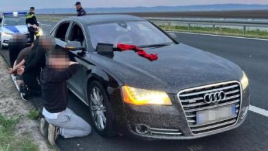 Photo of Mediat serbe raportojnë për arrestimin e katër shqiptarëve në Serbi, publikuan pamje me bluzat “Shqipëri Etnike”