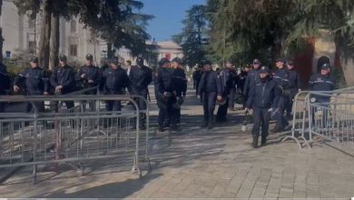 Photo of Blindohet Parlamenti i Shqipërisë para seancës për Ballukun
