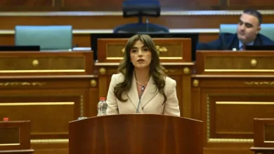 Photo of Albulena Haxhiu e thërret mbledhjen e Kryesisë së Kuvendit, ky është rendi i ditës