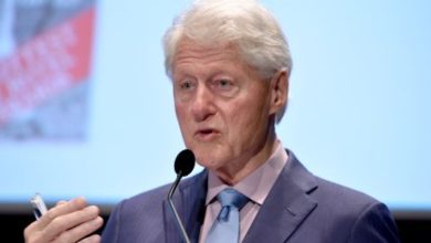 Photo of Publikohen videot e dëshmive të Bill dhe Hillary Clintonit lidhur me Epsteinin! Çfarë deklaruan bashkëshortët për disa orë para Komisionit?