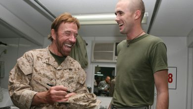 Photo of Marina amerikane kujton Chuck Norrisin: “Ai s’na u bashkua neve, ne aplikuam te ai”