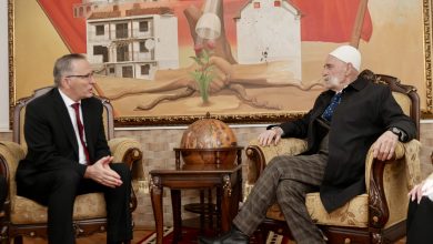 Photo of Hamza në Prekaz: Pas homazheve vizitova edhe bacën Rifat