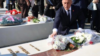 Photo of Haradinaj bën homazhe në Prekaz: Epopeja e UÇK-së na kujton përpjekjet për liri ndër shekuj