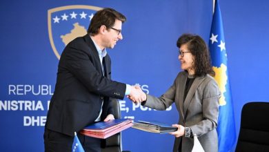 Photo of Ministria e Financave nënshkruan marrëveshjet në vlerë 96 milionë euro me Bankën Botërore