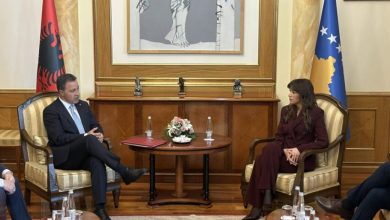 Photo of Haxhiu pret në takim homologun e saj shqiptar, Peleshin