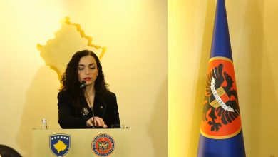 Photo of Osmani ngushëllon familjet e tre kosovarëve që vdiqën në Austri: Tragjedi e rëndë, dhimbje e thellë