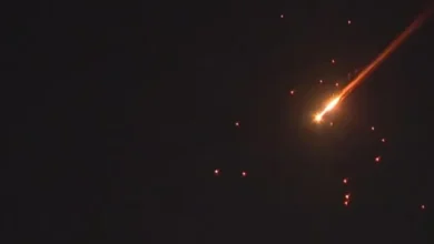 Photo of Irani lëshon breshëri raketash drejt Izraelit, sirenat alarmojnë vendin në prag të festës së Pashkës hebraike