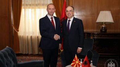 Photo of Presidenti Begaj pret Kryeparlamentarin e RMV: Studentët e Jurisprudencës duhet të kenë të drejtën e provimit në gjuhën shqipe