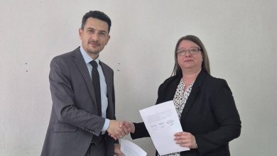 Photo of Sulejmani nënshkruan marrëveshjen e parë kolektive me punonjësit e Komisionit Shtetëror për Ankesat e Prokurimit Publik