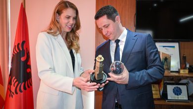 Photo of Zëvendës ambasadorja e SHBA-së, znj.Nicole Varnes viziton Gostivarin, pritet nga Valbon Limani