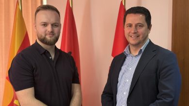 Photo of Valbon Limani pret në takim Valon Dautin, i përzgjedhur në European Cybersecurity Fellowship 2026-2027