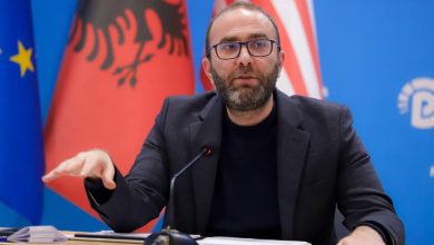 Photo of Bardhi: Shqipja nuk negociohet, mbështetje për protestën e studentëve në Shkup
