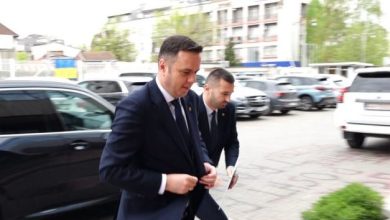 Photo of Pas Kurtit, edhe Abdixhiku arrin në Parlament