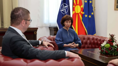 Photo of Mickoski e mbështet idenë e Siljanovskës: Përveç deputetëve, edhe ministrat e presidenti të kenë vetëm shtetësi të RMV-së