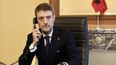 Photo of “Po ata idiotët shqiptarë atje çfarë thonë?” Deputetët e PD publikuan mesazhin në grupin e WhatsApp, reagon ministri Ferit Hoxha: E pavërtetë, tymnaja të qëllimshme