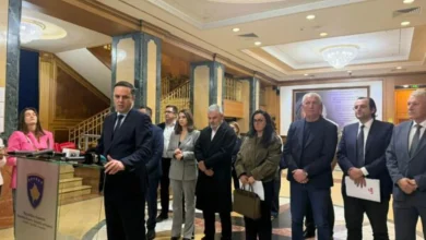 Photo of Pas seancës së jashtëzakonshme për zgjedhjen e Presidentit të ri të Kosovës, LDK paraqet dokumentin me 15 firmat e deputetëve të saj për Vjosa Osmanin