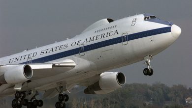 Photo of Aeroplani amerikan E-4B i “Ditës së Gjykimit” ngrihet në qiell ndërsa Trump peshon sulmet totale ndaj Iranit