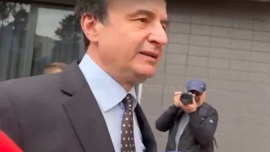 Photo of Kurti mbërrin në Kuvend për takimin me Abdixhikun (VIDEO)