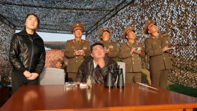Photo of Koreja e Veriut teston 5 raketa balistike në prani të Kim Jong Un, Seuli reagon: Ndalni provokimet