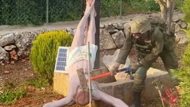 Photo of Ushtari izraelit thyen me çekan statujën e Krishtit, shpërthen indinjata në Liban