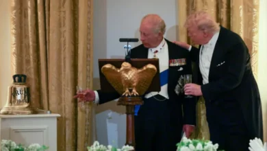Photo of “Nëse të duhet gjë, na bëj vetëm një zile”, Mbreti Charles dhe Trump shkëmbejnë dhurata dhe… batuta