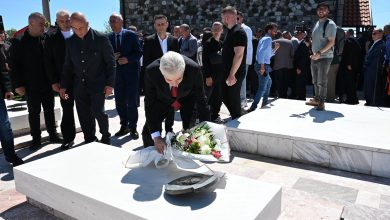 Photo of Ali Ahmeti në Glloxhan në përvjetorin e rënies së Luan Haradinajt (FOTO)