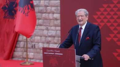 Photo of Berisha në Krujë me demokratët, përkujton Skënderbeun dhe sulmon qeverinë: Rama është Hamzai