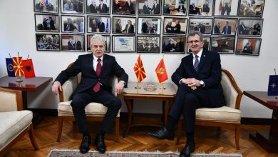 Photo of Ahmeti pret në takim nënkryetarin e Kuvendit të Malit të Zi, Nikollë Camaj