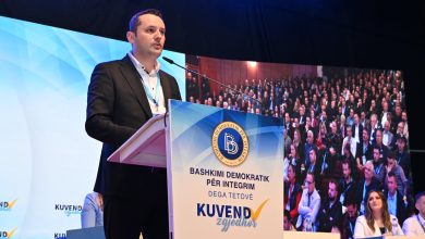 Photo of Faton Ahmeti uron degën e re të Tetovës për kuvendin madhështor!