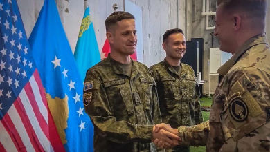 Photo of Bordi i Paqes vlerëson angazhimin e Kosovës, dy majorët e FSK-së emërohen zyrtarë ndërlidhës në Forcën Stabilizuese