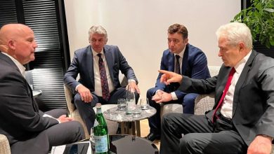 Photo of Ahmeti pas takimit me kongresistin amerikan: Duhet respektim i plotë i Marrëveshjes së Ohrit