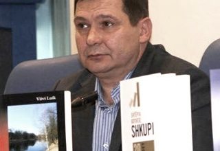 Photo of Azam Dauti në mbështetje të studentëve shqiptarë: Gjuha shqipe nuk është lëmoshë, por identitet kombëtar